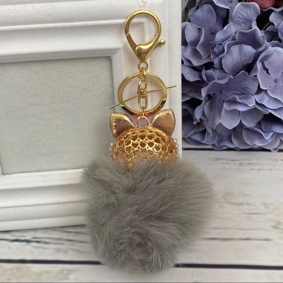 Crystal & Pearl Fox Gray Pom Pom Keychain - Picture 11 of 14